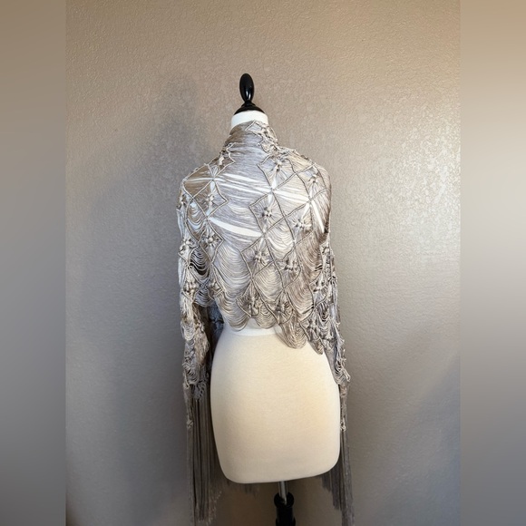 Chico’s Gorgeous shrug - Picture 7 of 9